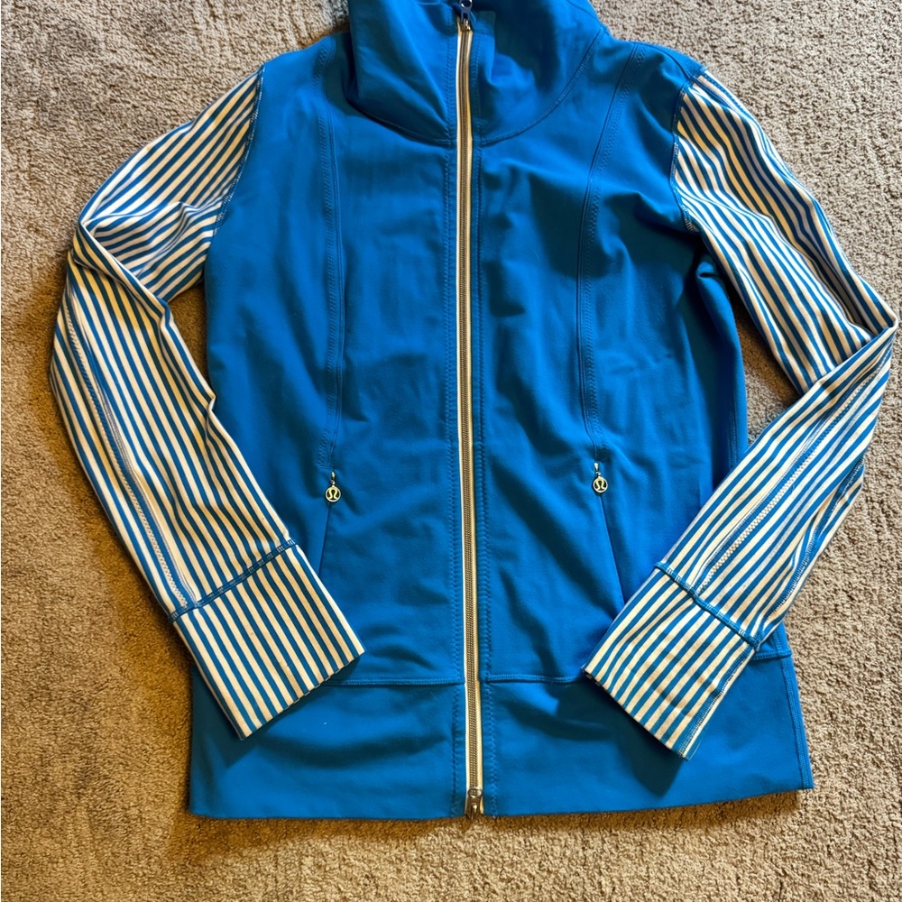 Blue and White Striped Sleeve Lululemon Jacket Detroit lions game day outfit